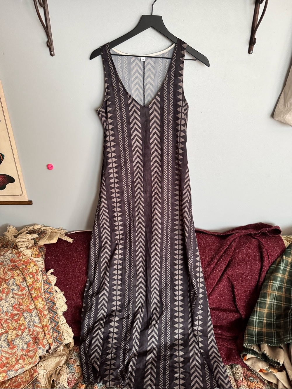 Vintage Women’s Sleeveless V-Neck Maxi Dress